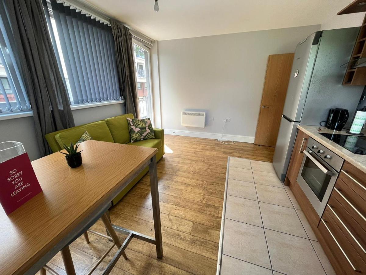 Apartamento London Modern Flat Near Transports Exterior foto