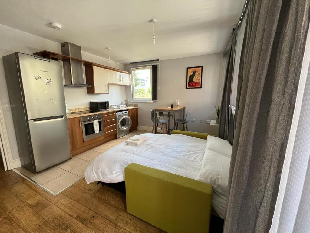 Apartamento London Modern Flat Near Transports Exterior foto