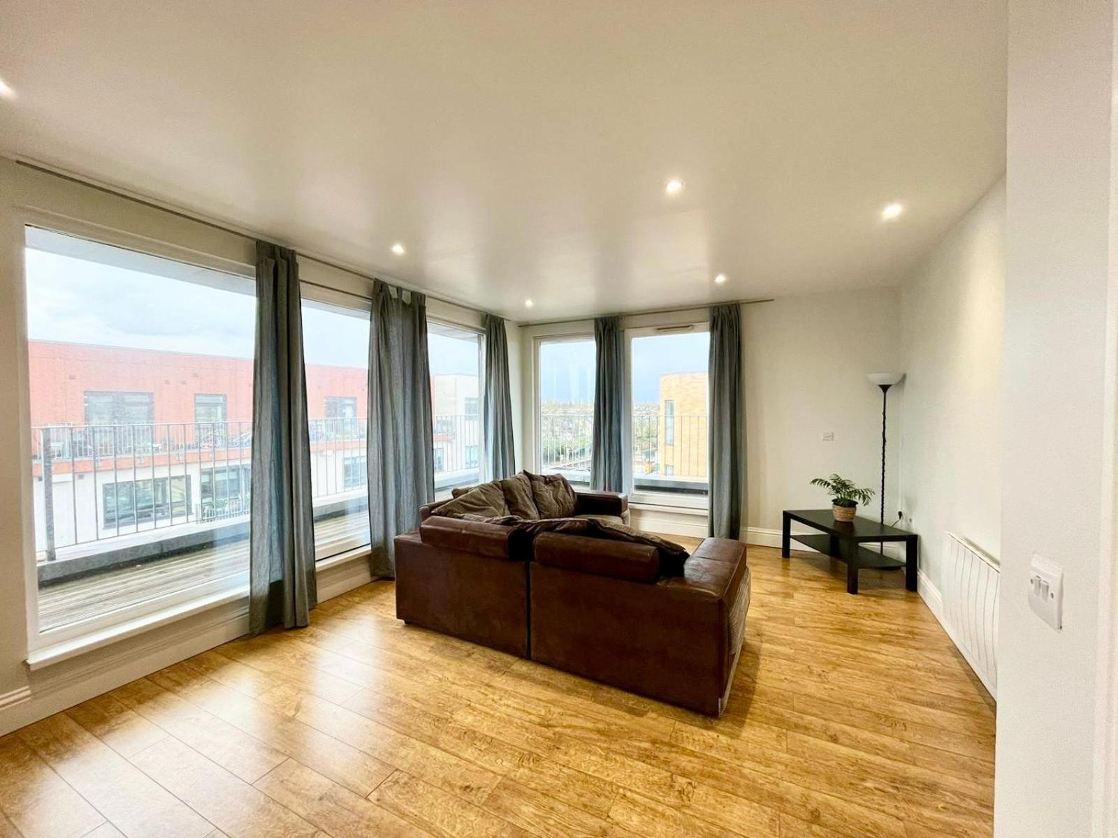 Apartamento London Modern Flat Near Transports Exterior foto